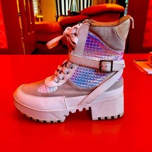 Cool Weird Iridescent Boots | Size 6.5